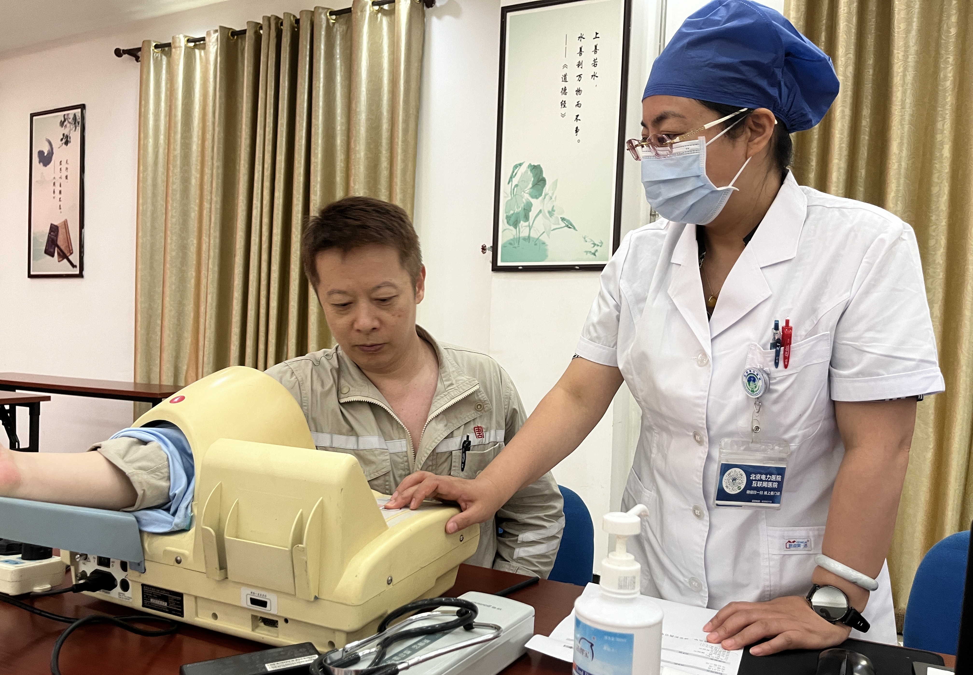 【现场风采】丰润热电公司：“叫号体检”告别一“站”到底 (2)_副本.jpg